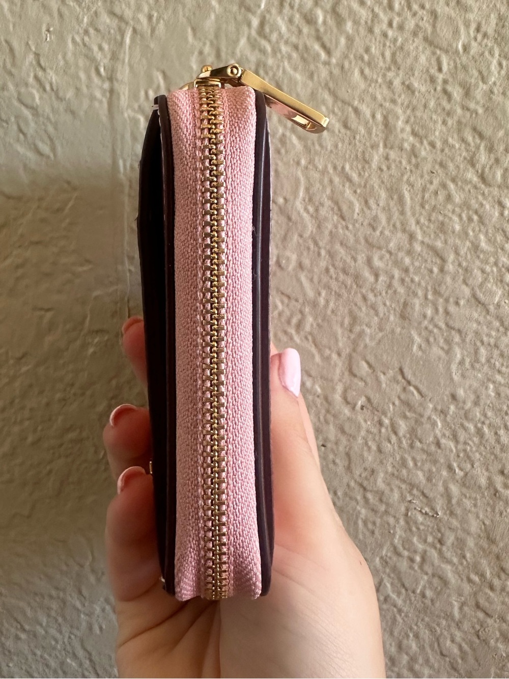 Coach Pink Textured Leather wallet with Gold Logo - Picture 2 of 8
